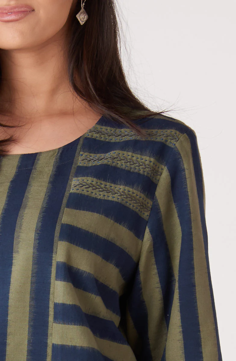 V-neck Divya 3/4-Sleeve Popover Top - Lime/Navy - Image 3