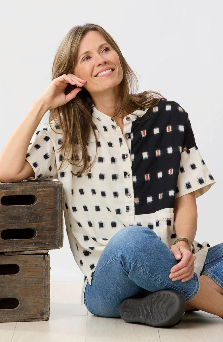 Jahnvi Ikat Short-Sleeve Tunic - Soft white/Black - Image 3