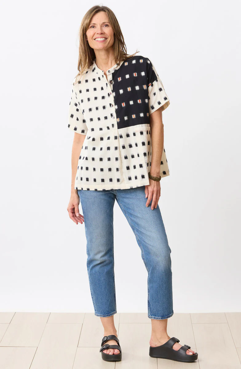 Jahnvi Ikat Short-Sleeve Tunic - Soft white/Black - Image 4