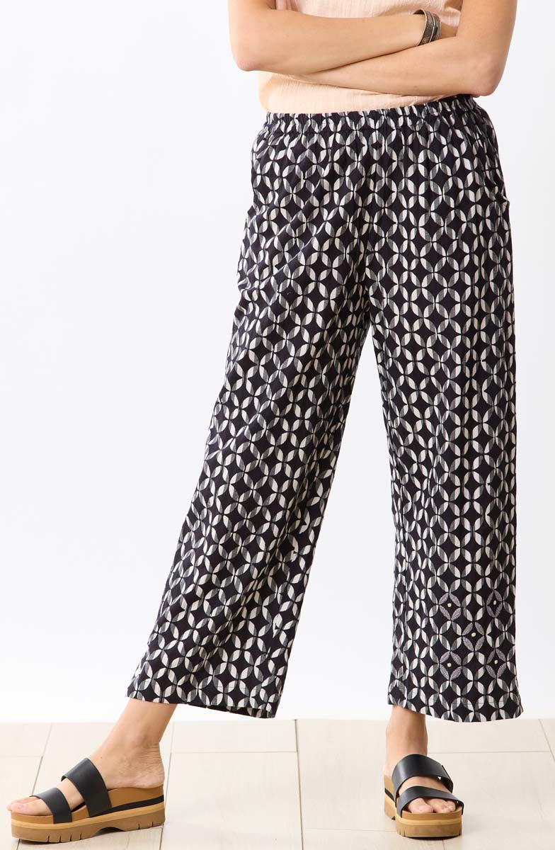 Kesari Pull-On Crop Pant - Black/Natural - Image 3