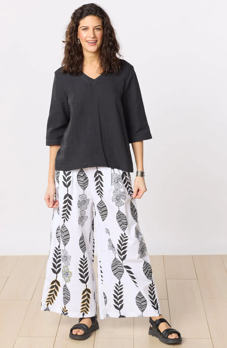 Kochi Double Gauze V-Neck Top - Image 12