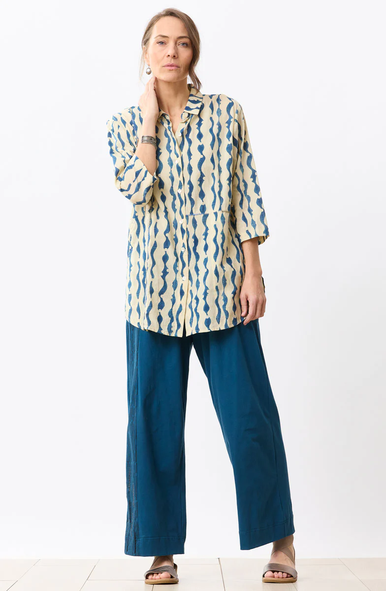 Namrita Natural Dye 3/4-Sleeve Shirt - Soft white/Indigo - Image 4