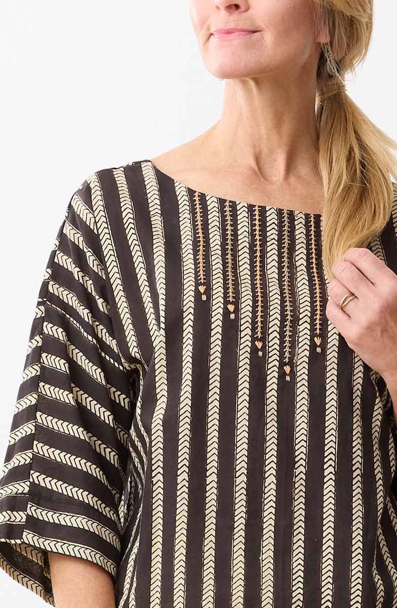 Sujaya Drop-Shoulder Boxy Top - Black/Natural - Image 3
